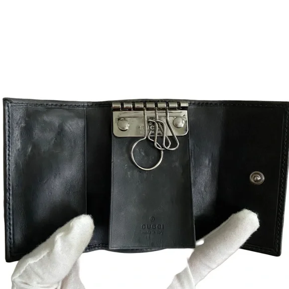 Gucci monogram key holder